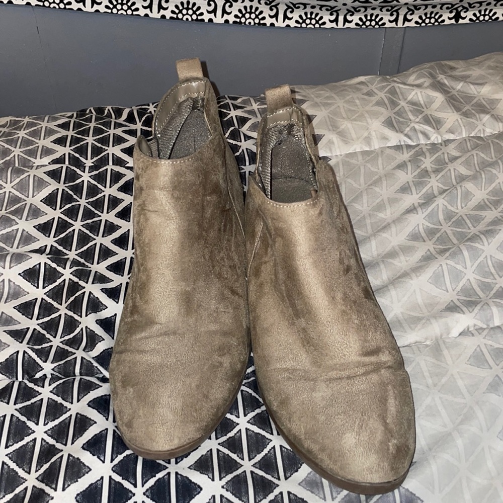 Tan American Eagle Booties